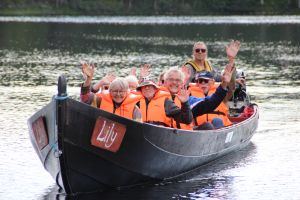 Jokivene ajossa Petkeljärvellä.