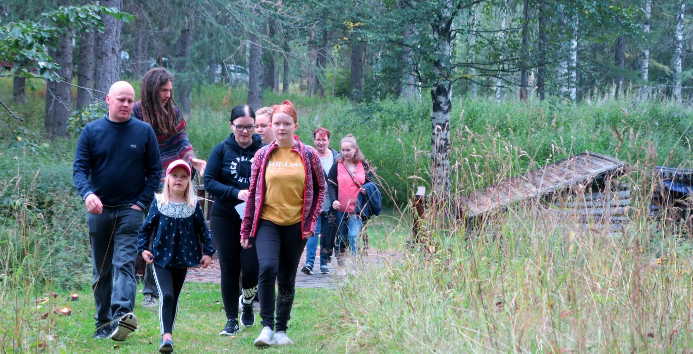 Lomalaisia Möhkön ruukin ulkoalueella